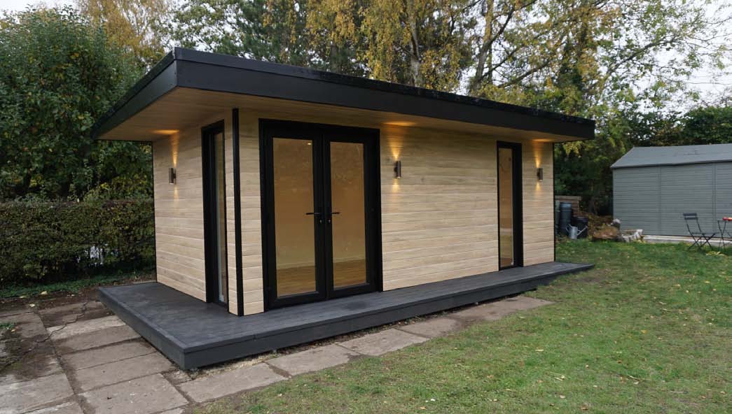 Luxury Garden Room Milton Keynes